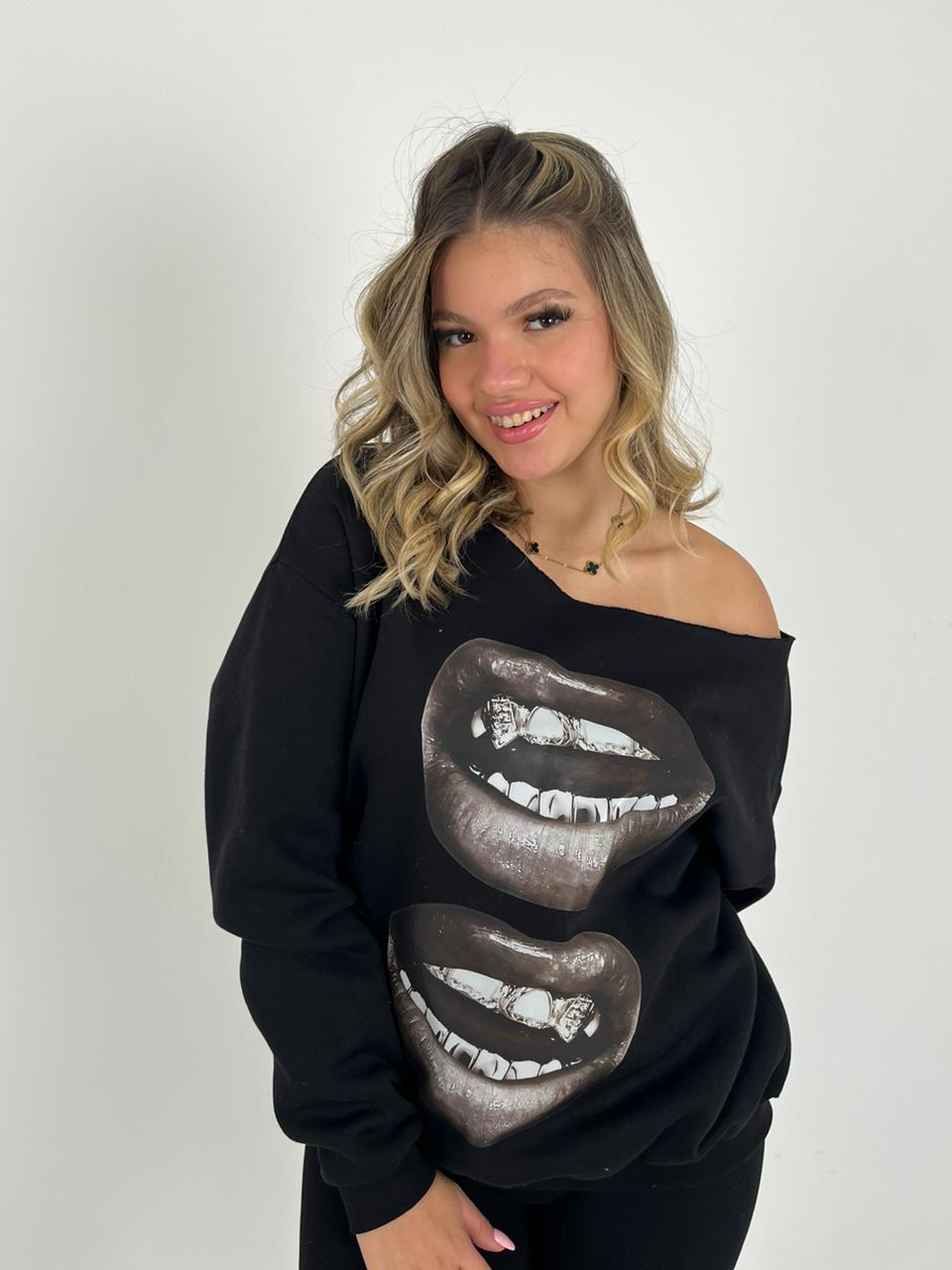 Black lips shoulder hoodie