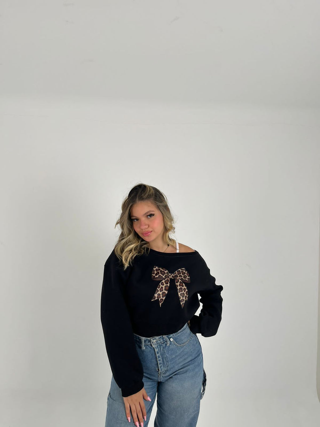 Black crop shoulder bow hoodie