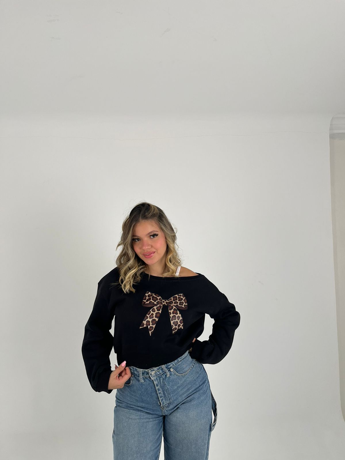 Black crop shoulder bow hoodie